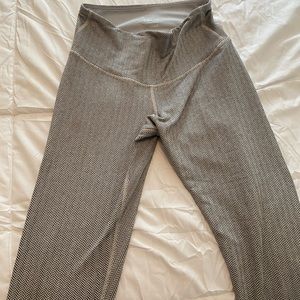 Grey chevron print legging